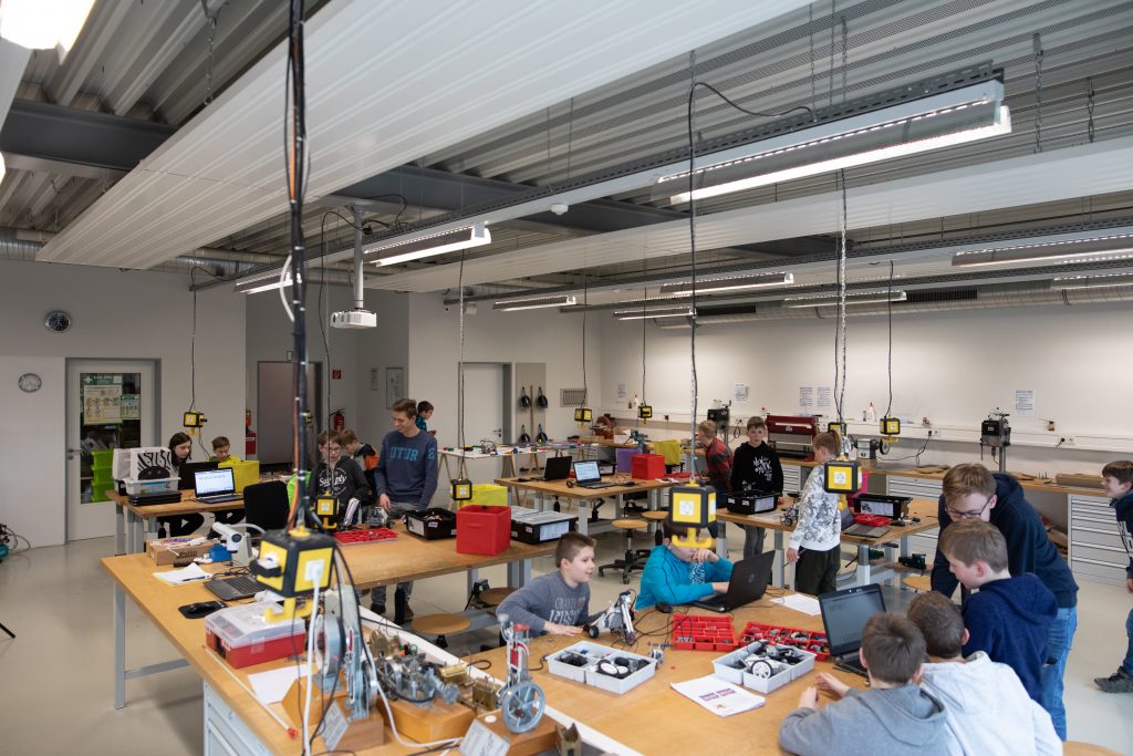 Der Technikraum des TMG ist die Heimat der schulübergreifenden Roboter AG Bild: Stadt Oelde
